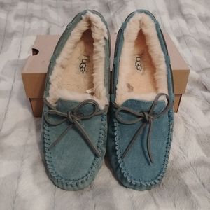 navy blue ugg slippers